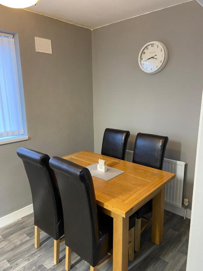 View 2 Bed House Free Parking Holiday home *