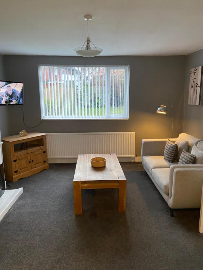 View 2 Bed House Free Parking Sheffield