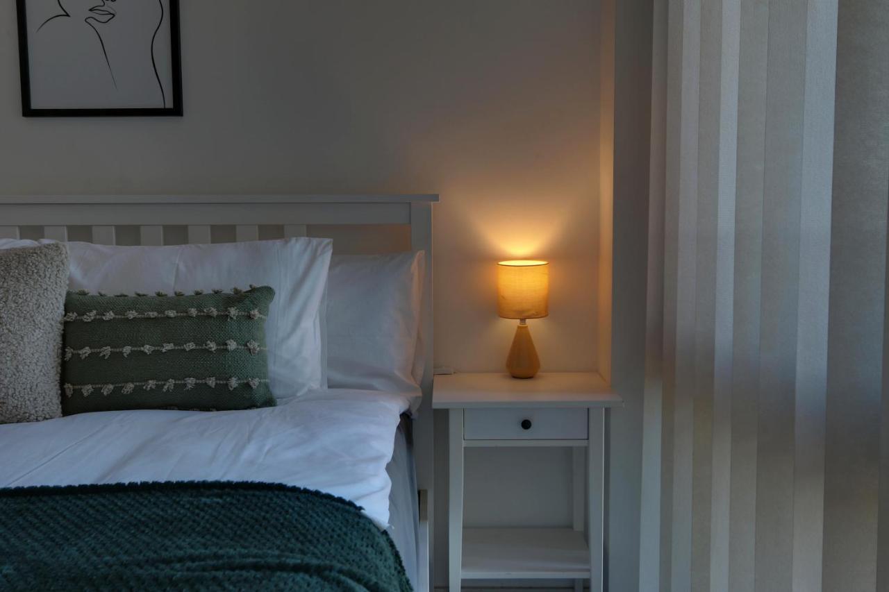 City Heart Apartments: Spacious 2-bed With Views & Netflix *