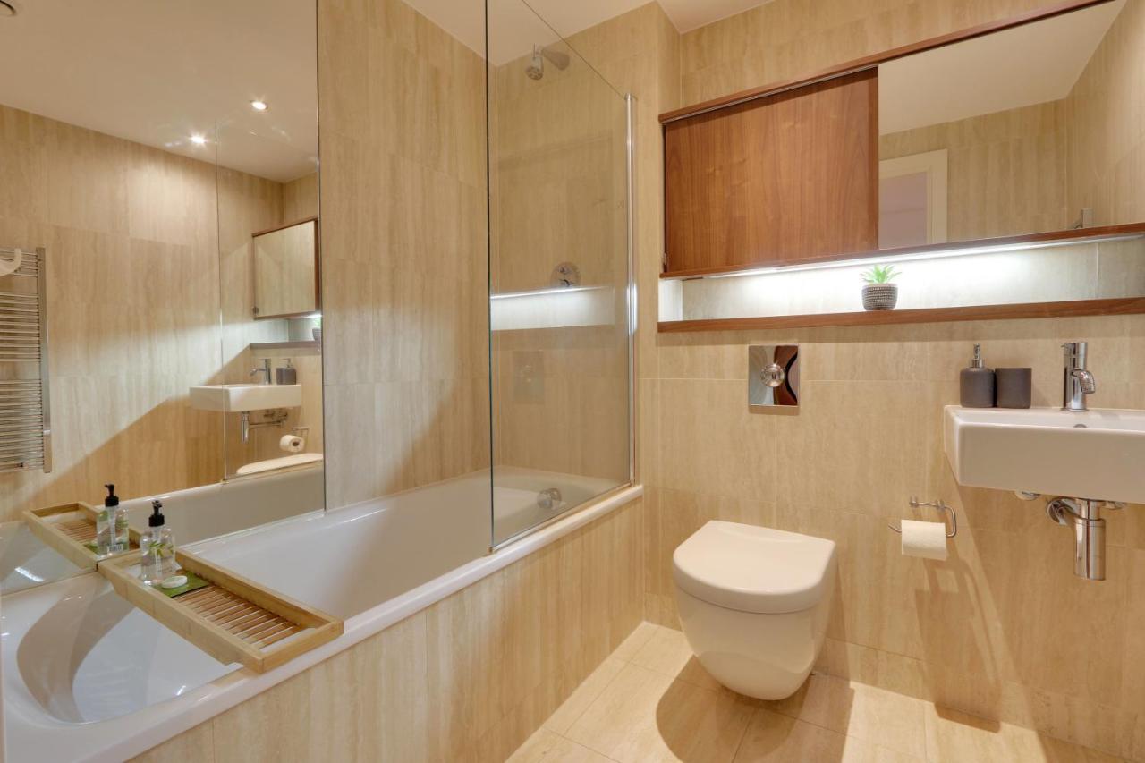 Apartment City Heart Apartments: Spacious 2-bed With Views & Netflix