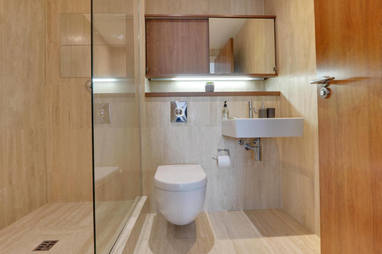 City Heart Apartments: Spacious 2-bed With Views & Netflix