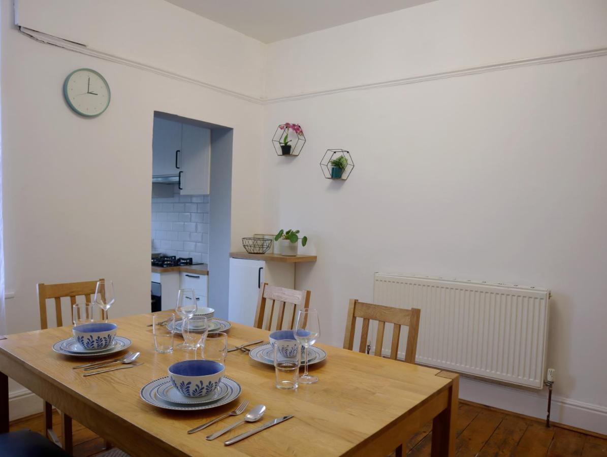 Lovely 3 Beds House 6 Guests King Beds *