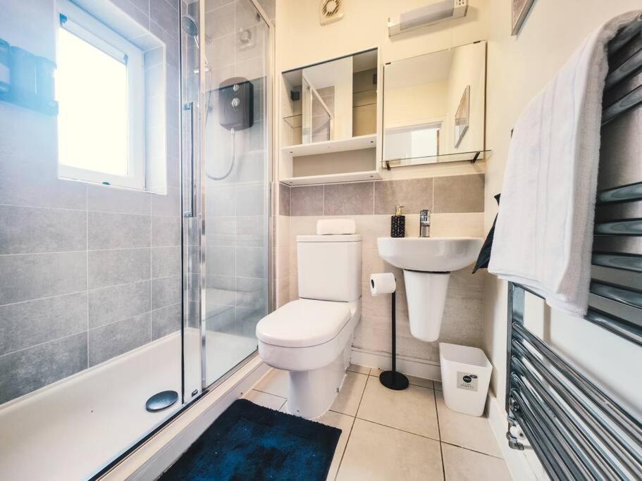 Elite Living - 2 Bed House With Parking Accommodates Up To 5 Holiday home Sheffield