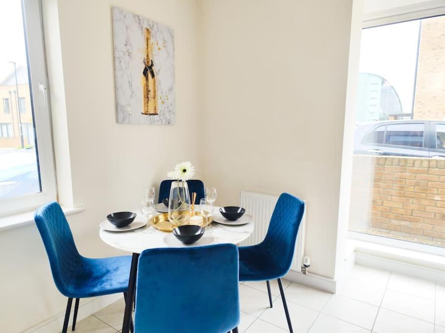 Holiday home Elite Living - 2 Bed House With Parking Accommodates Up To 5