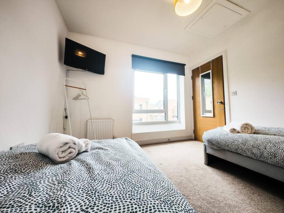 Elite Living - 2 Bed House With Parking Accommodates Up To 5 * Sheffield