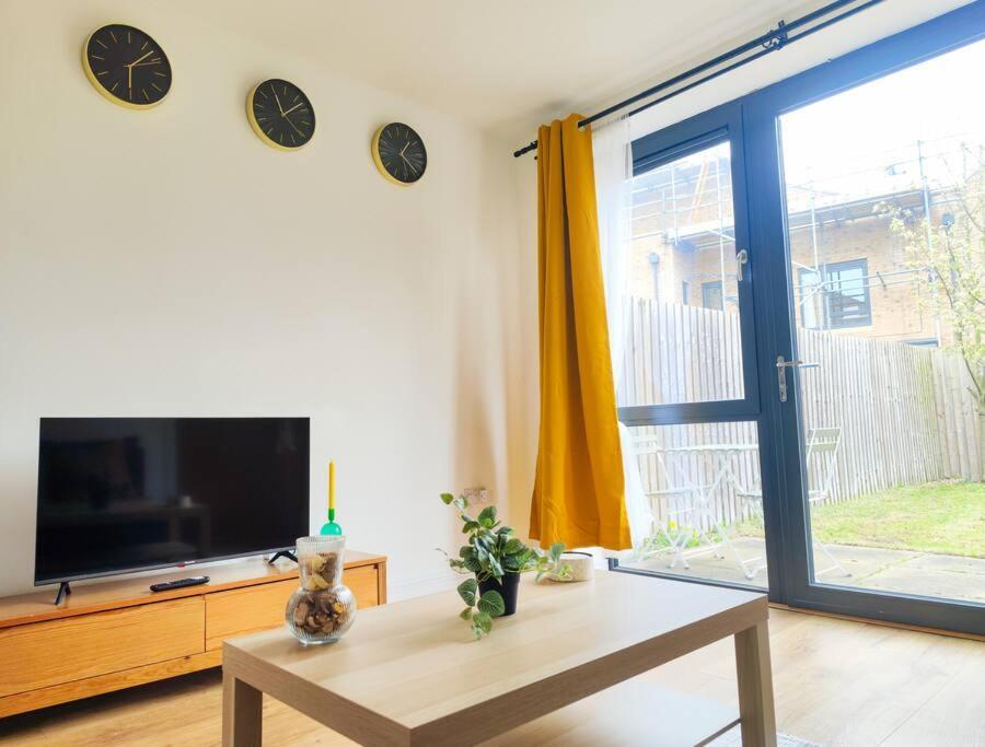 Elite Living - 2 Bed House With Parking Accommodates Up To 5 * Sheffield
