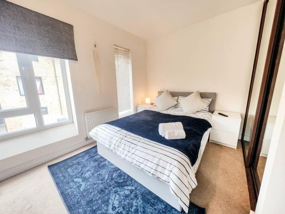 Elite Living - 2 Bed House With Parking Accommodates Up To 5 Holiday home