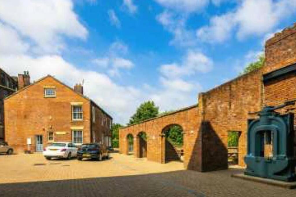 Historic Kelham House With Free On-site Parking Holiday home