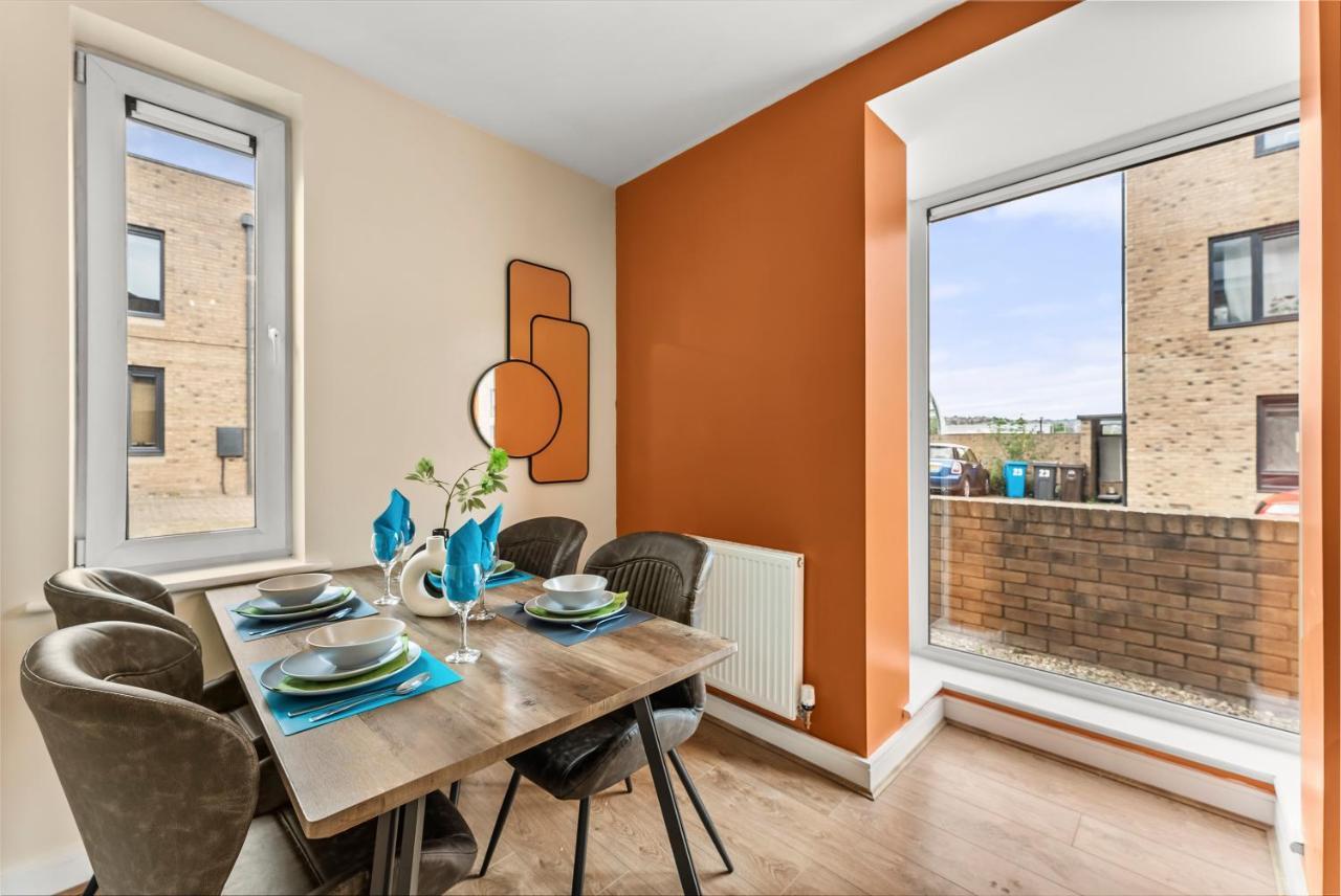 Beautiful 2 Bed In - Parking - Garden