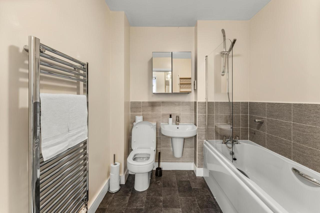Beautiful 2 Bed In - Parking - Garden Apartamento *