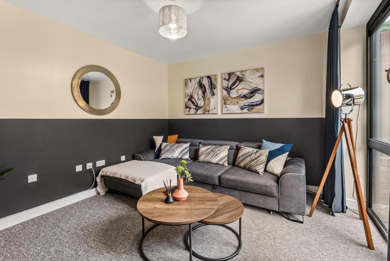 Beautiful 2 Bed In - Parking - Garden Sheffield