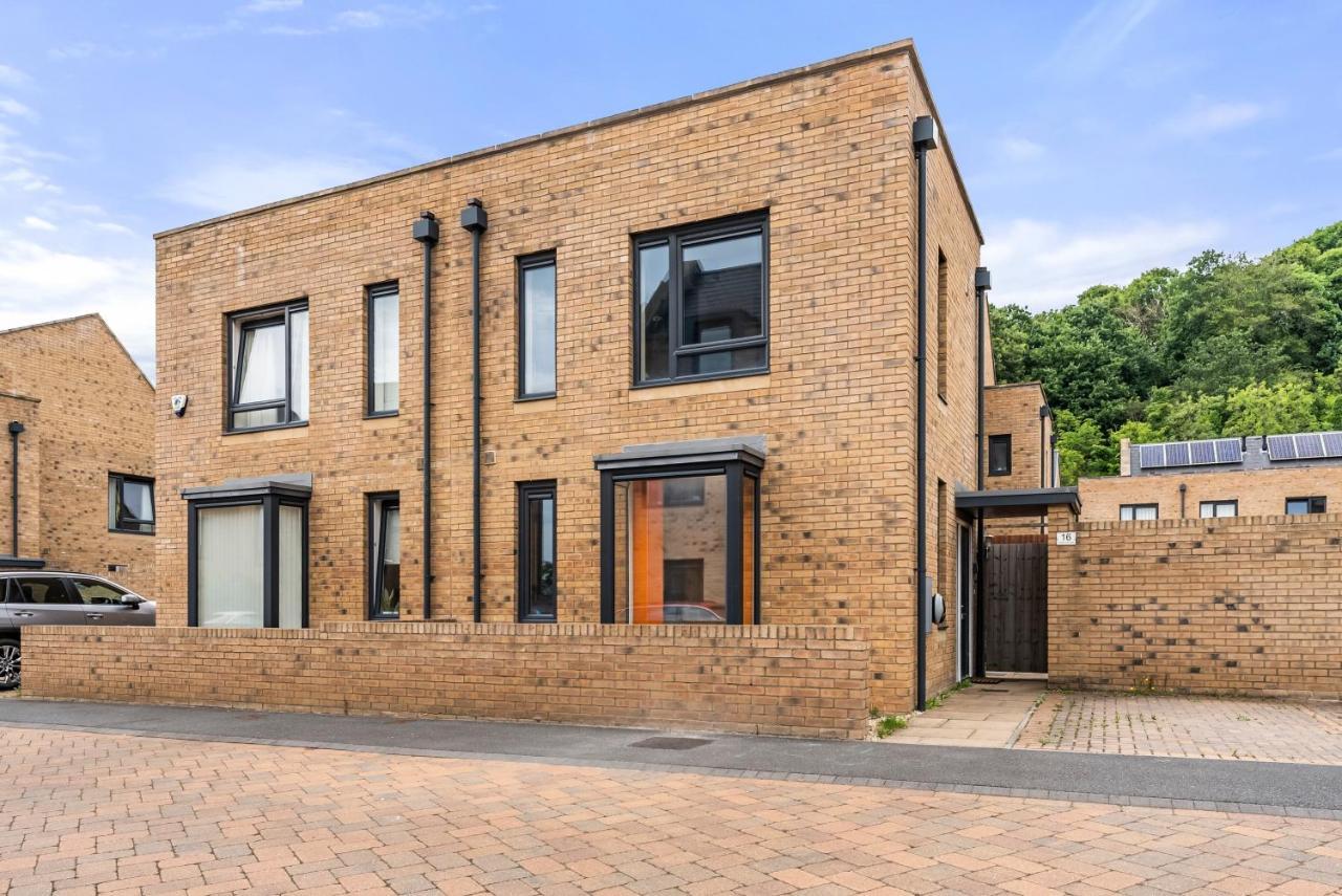 Beautiful 2 Bed In - Parking - Garden Sheffield