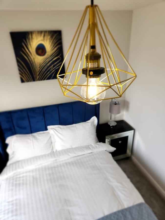 Holiday home From 3 Bed,2 Bath House With Garden&parking Near Centre&tram Stop