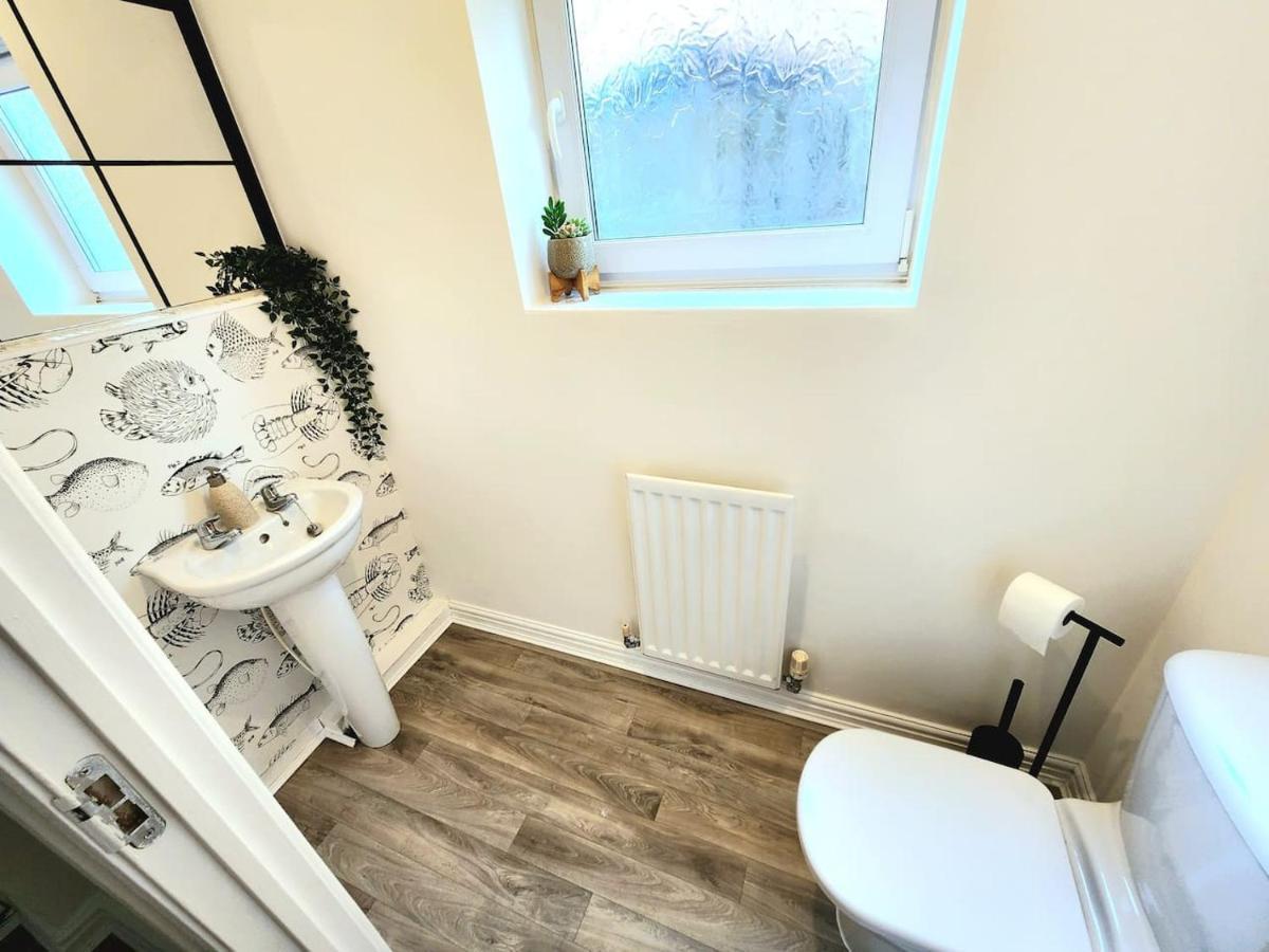 From 3 Bed,2 Bath House With Garden&parking Near Centre&tram Stop Holiday home *