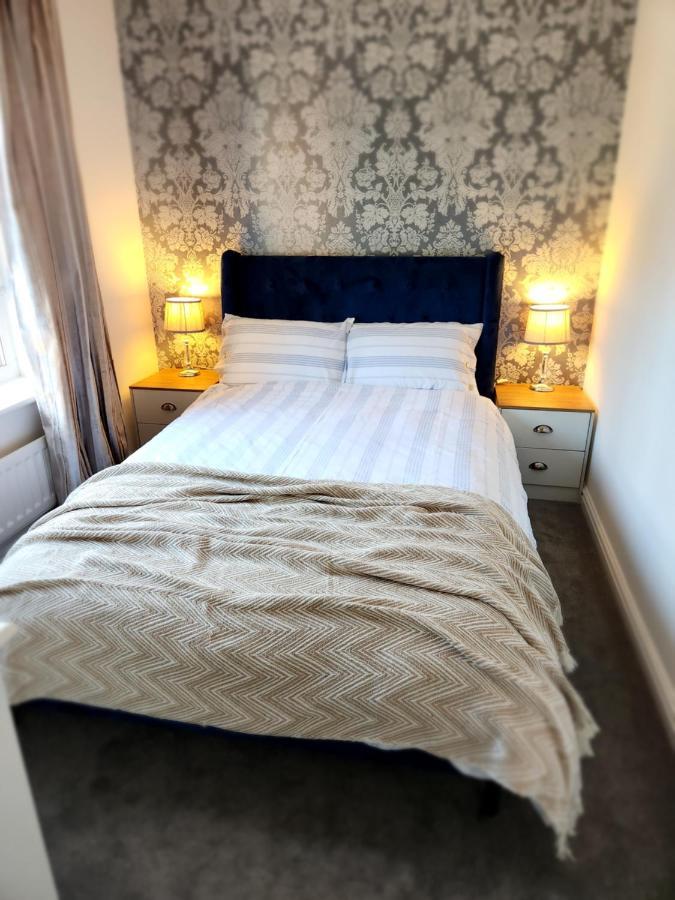 From 3 Bed,2 Bath House With Garden&parking Near Centre&tram Stop