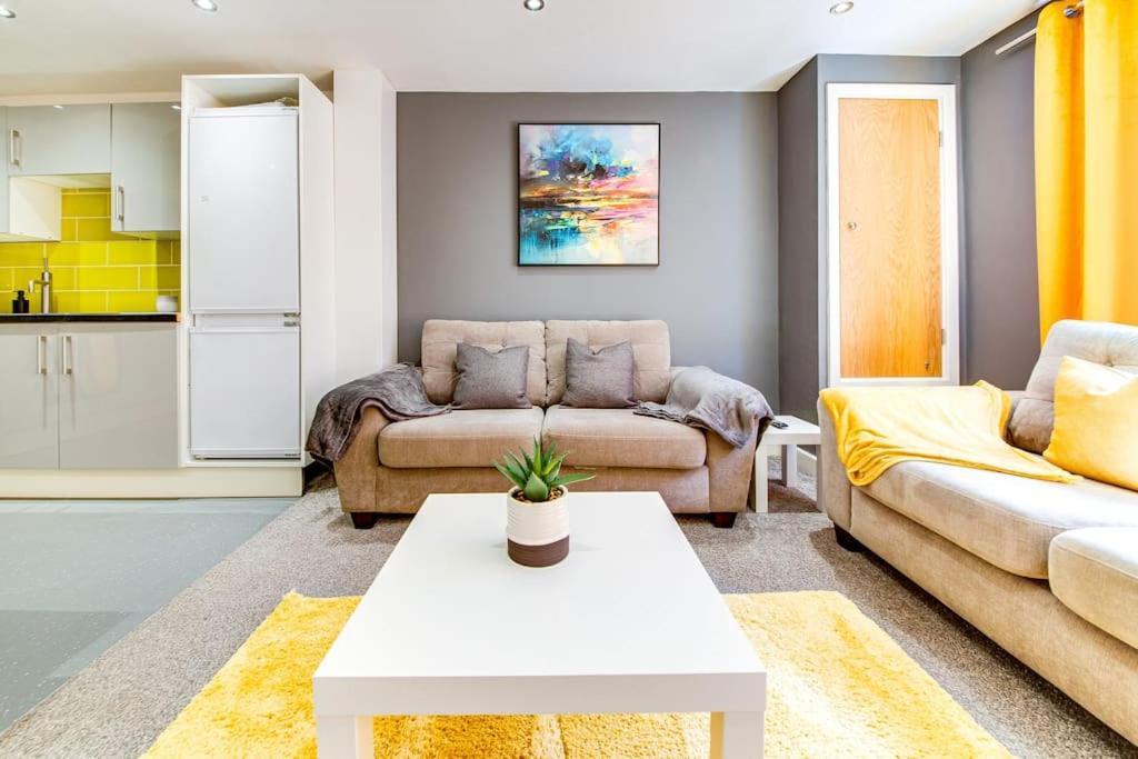 4br Chic - Denby Street *