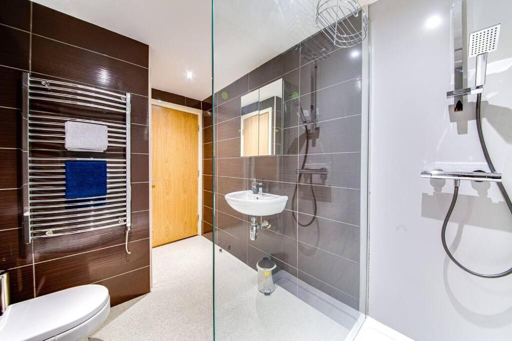 4br Chic - Denby Street *