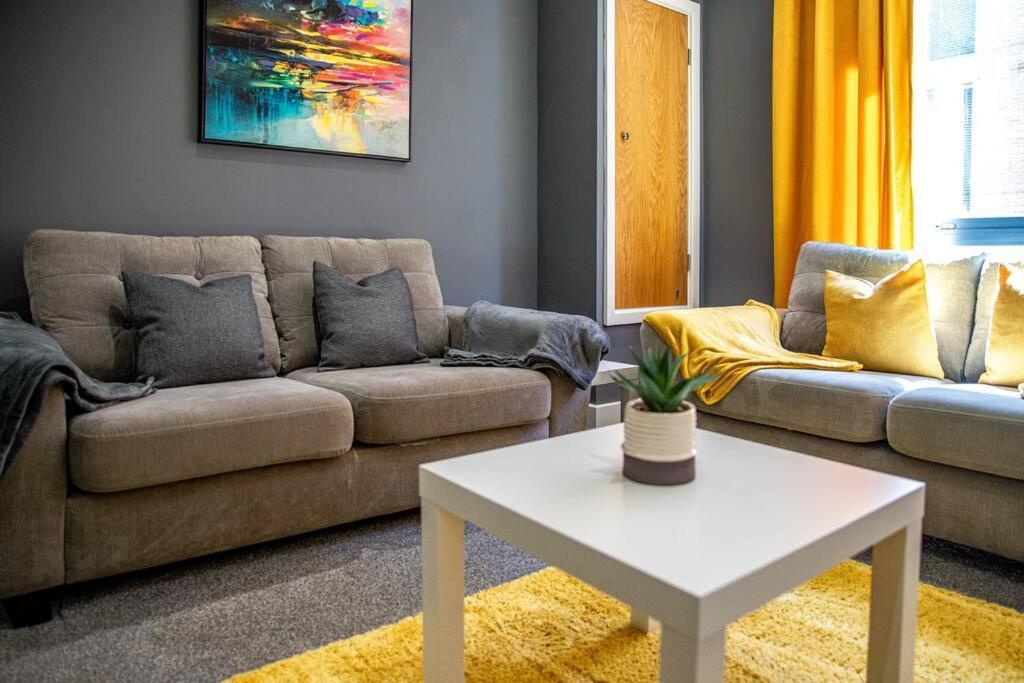 4br Chic - Denby Street