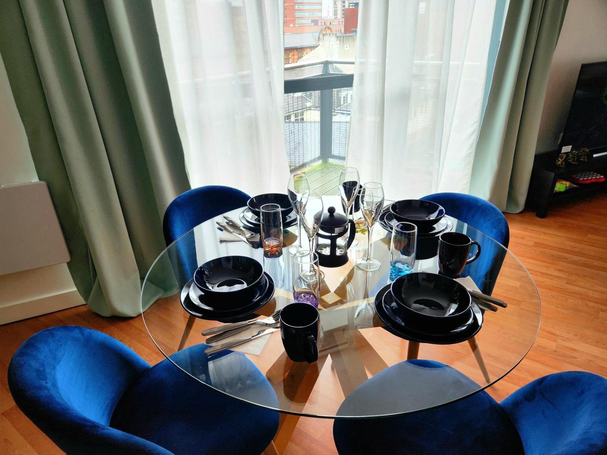 Centre 2 Bed & 2 Bath With Free Secured Parking Near And Hospital