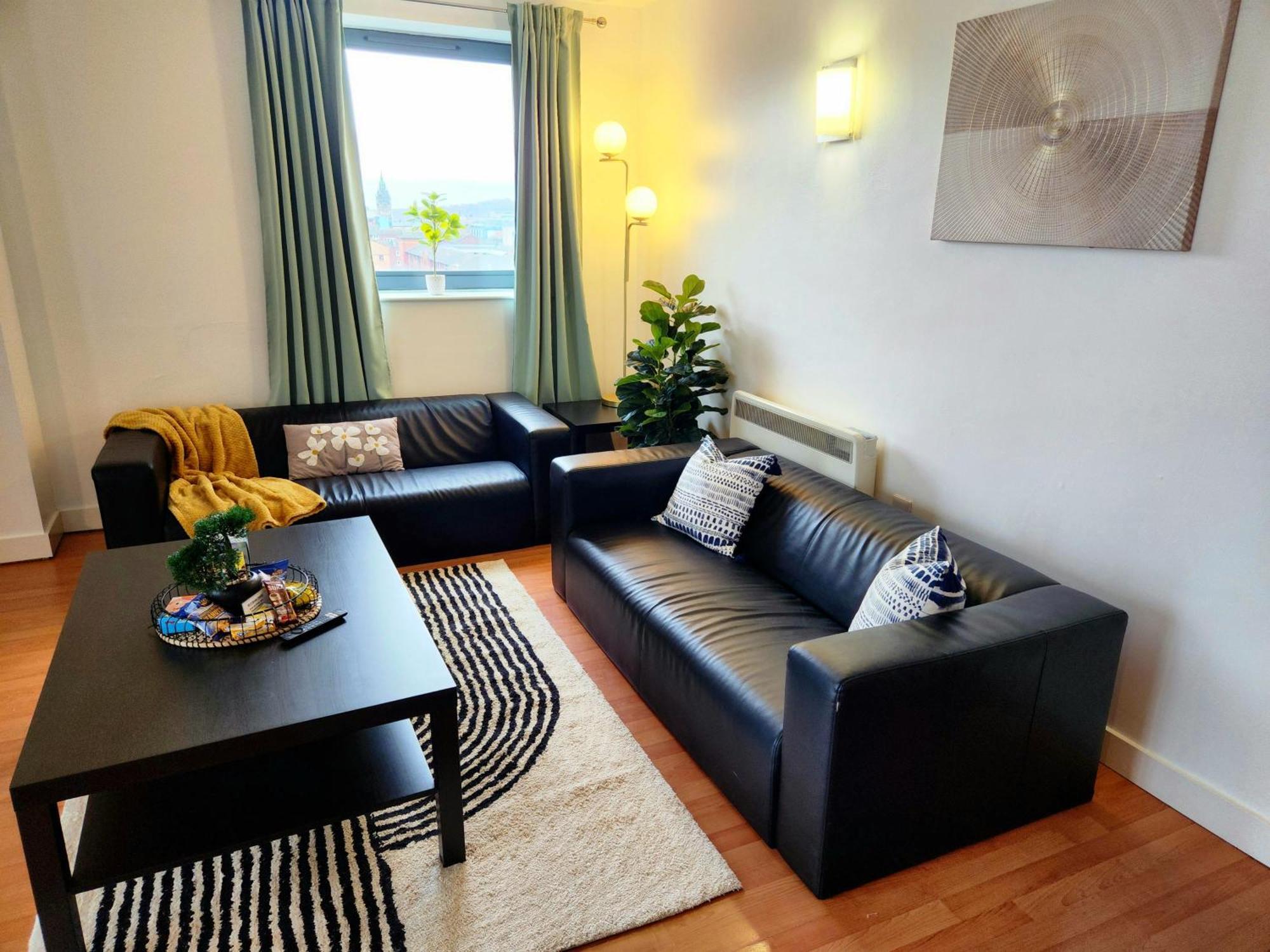 Centre 2 Bed & 2 Bath With Free Secured Parking Near And Hospital * Sheffield