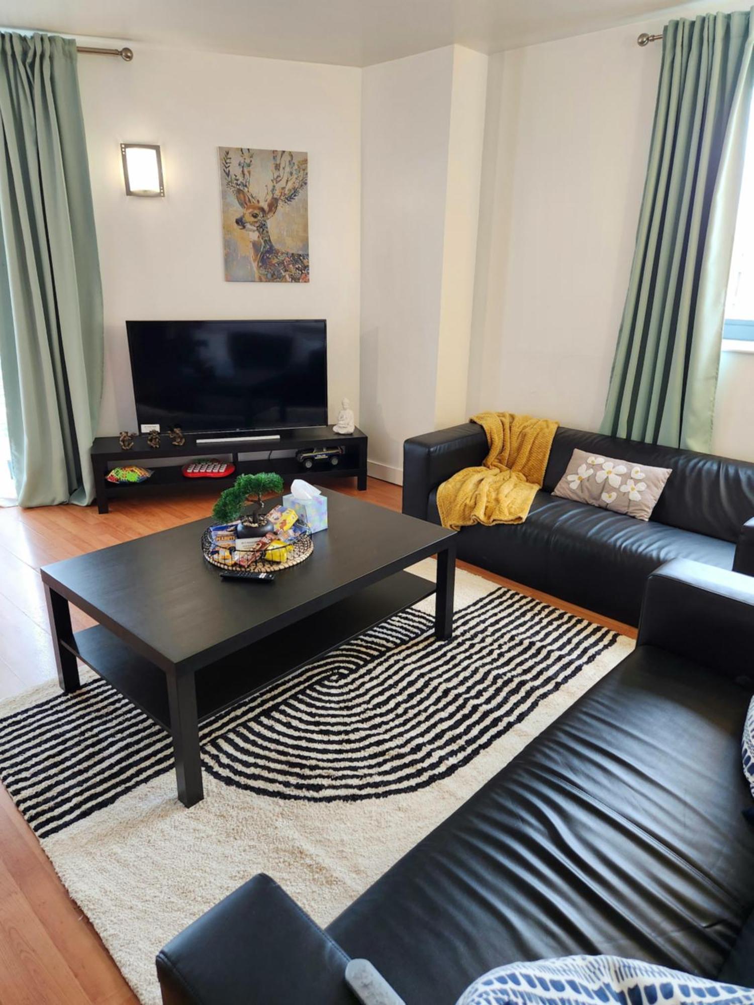Centre 2 Bed & 2 Bath With Free Secured Parking Near And Hospital *