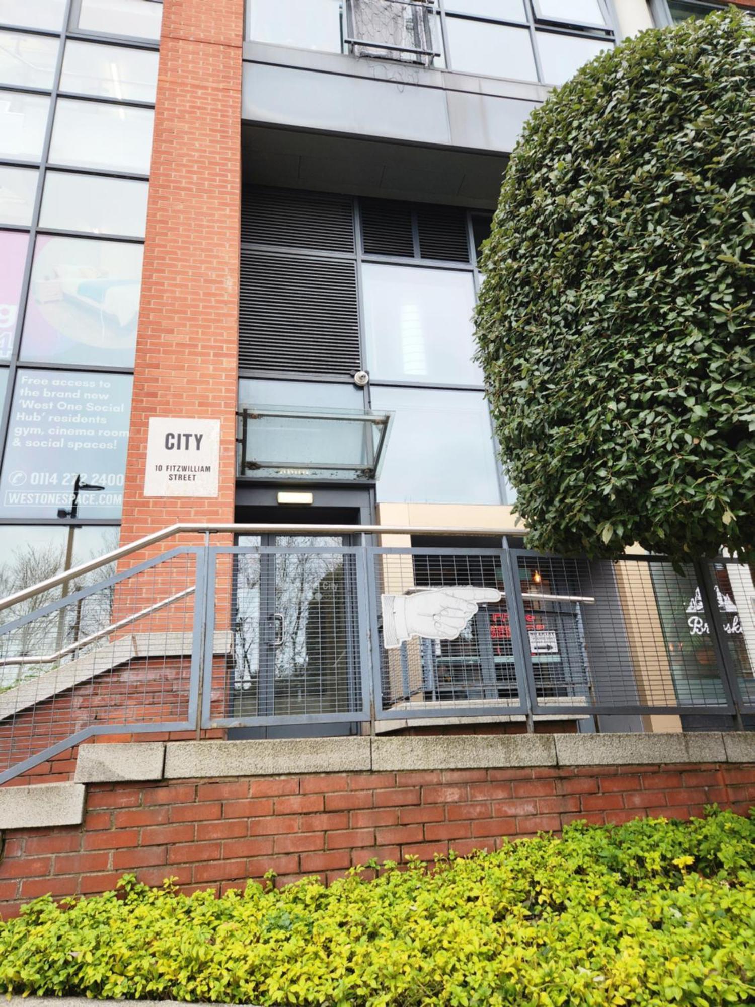 Centre 2 Bed & 2 Bath With Free Secured Parking Near And Hospital Apartment