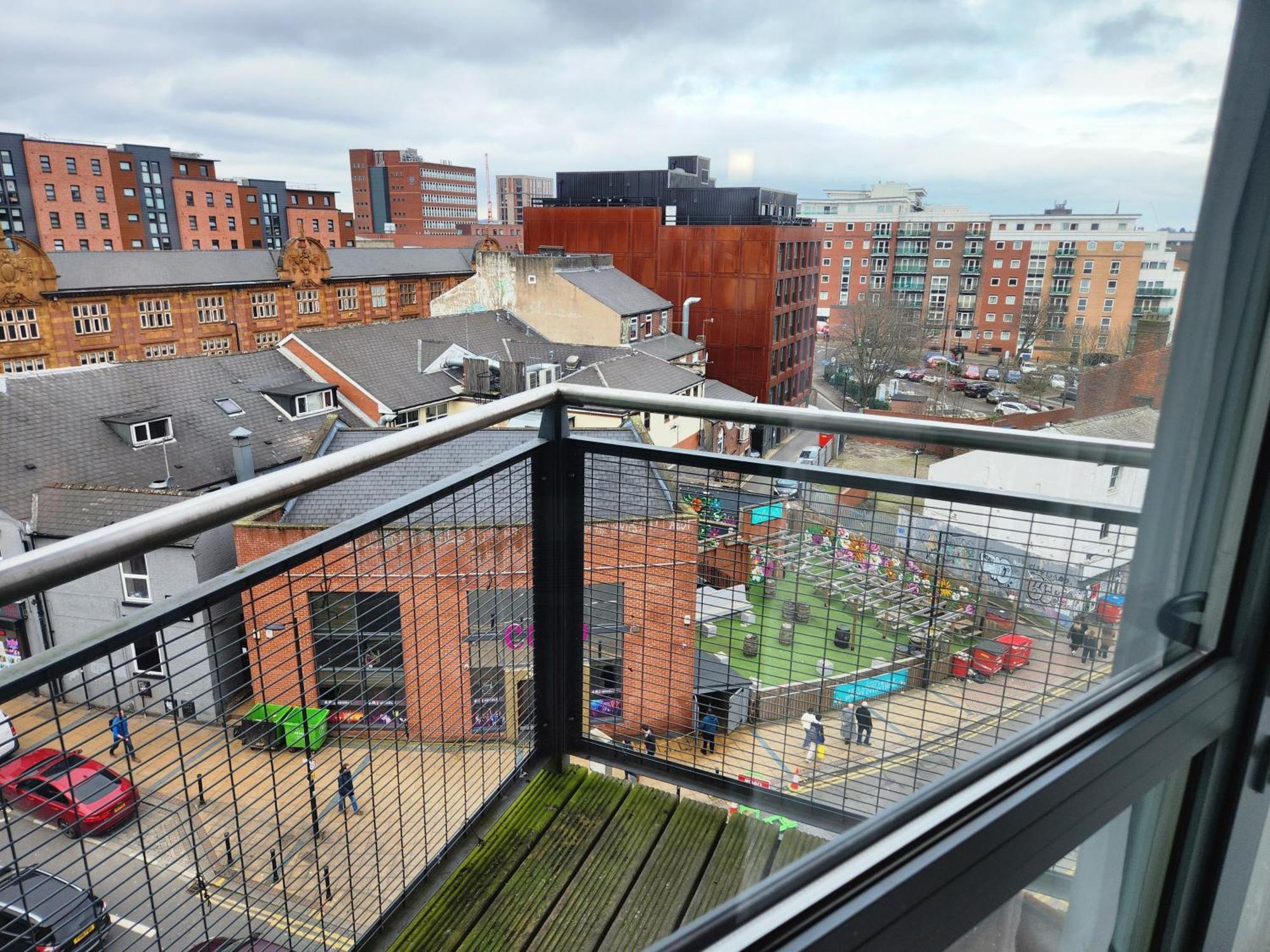 Centre 2 Bed & 2 Bath With Free Secured Parking Near And Hospital Apartment Sheffield