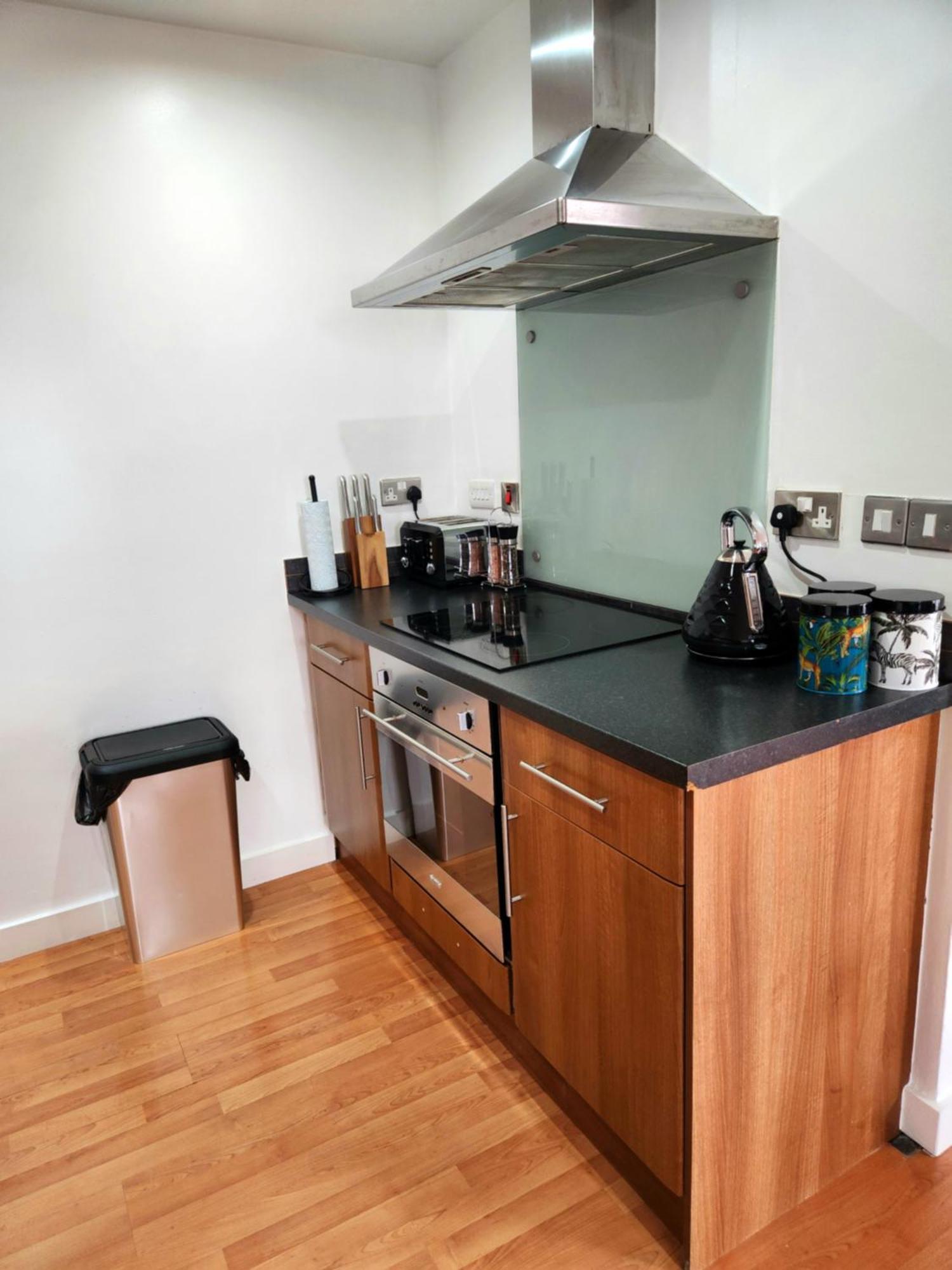 Centre 2 Bed & 2 Bath With Free Secured Parking Near And Hospital * Sheffield