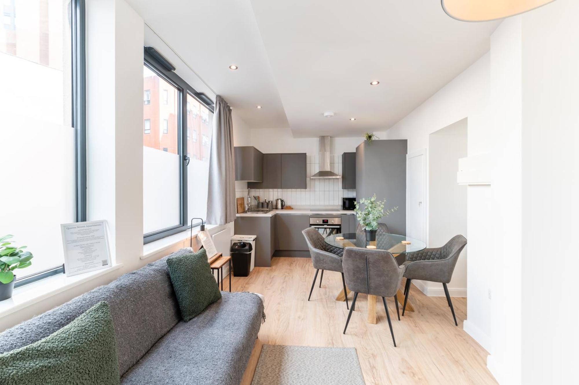 123 Queen Street - Crowd Luxury