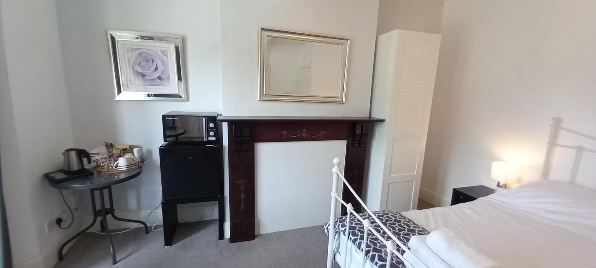 Spacious Ensuite With Charming Bay Window Homestay *