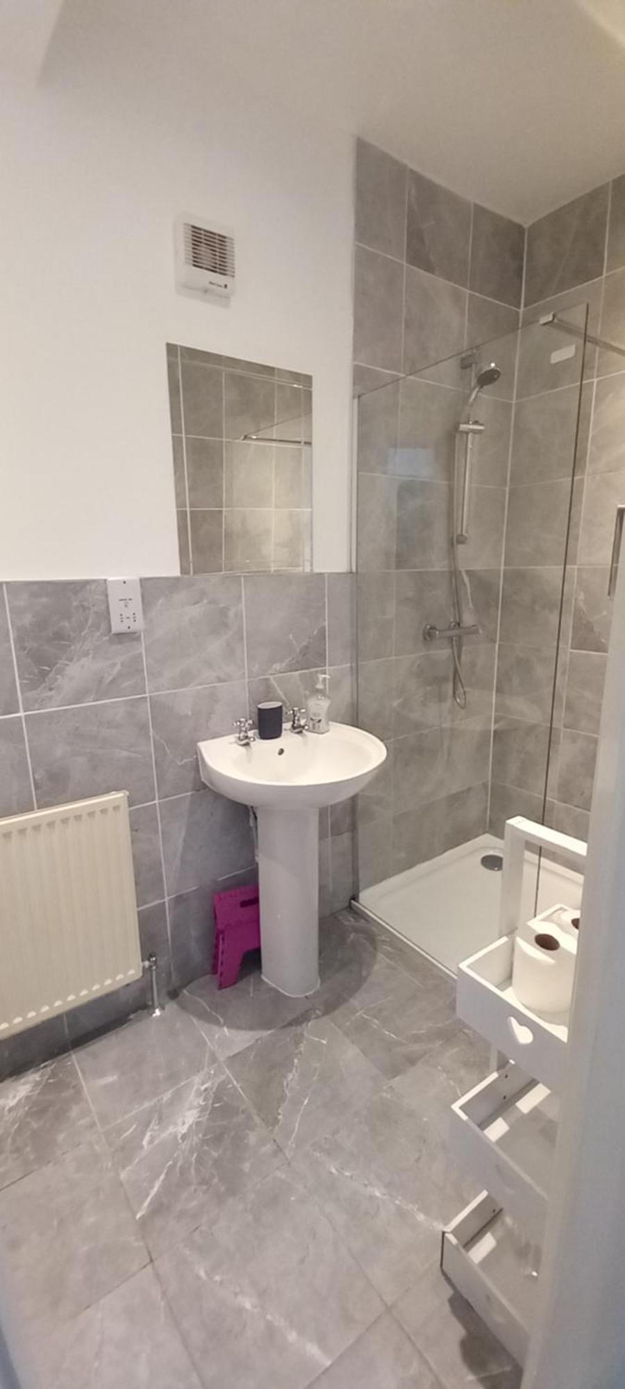 Homestay Spacious Ensuite With Charming Bay Window *