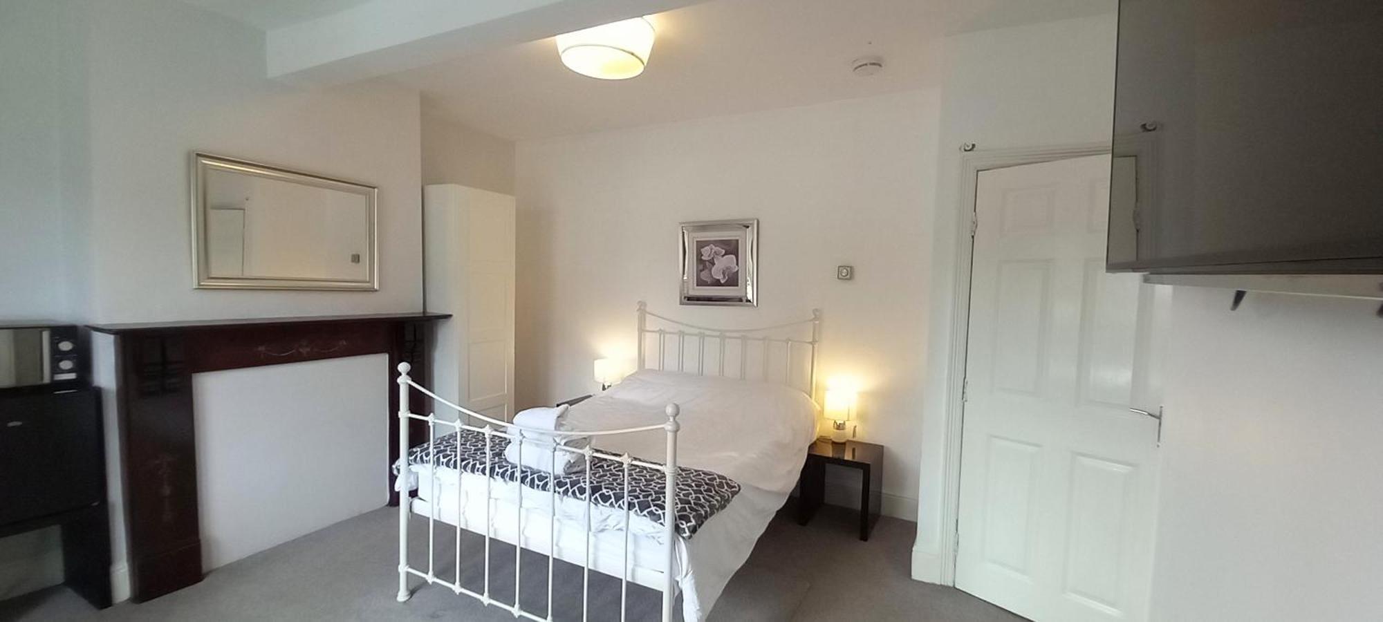 Spacious Ensuite With Charming Bay Window Homestay *