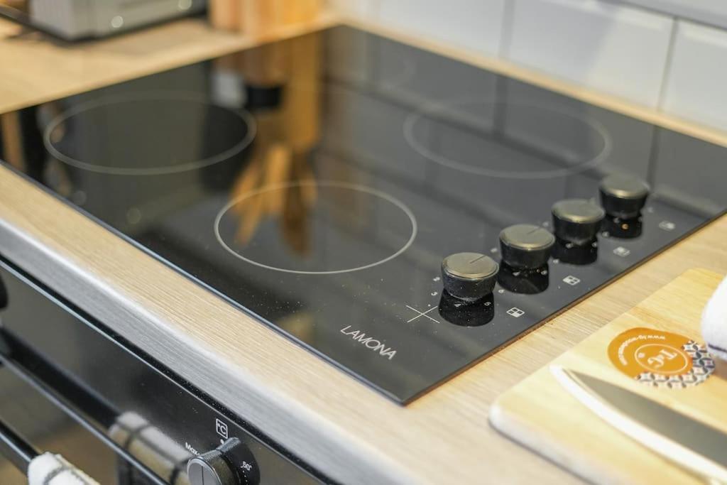 Apartment Modern 2 Bed Apt, 7ft Pool Table, Centre, Free Parking, Netflix - Hosted By Host Save