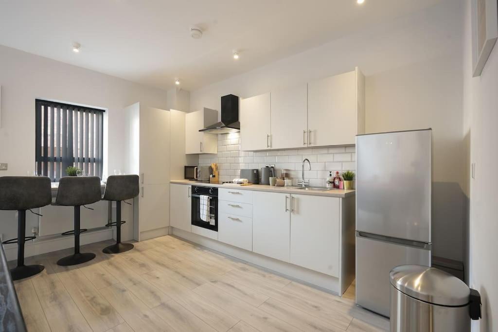Apartment Modern 2 Bed Apt, 7ft Pool Table, Centre, Free Parking, Netflix - Hosted By Host Save Sheffield