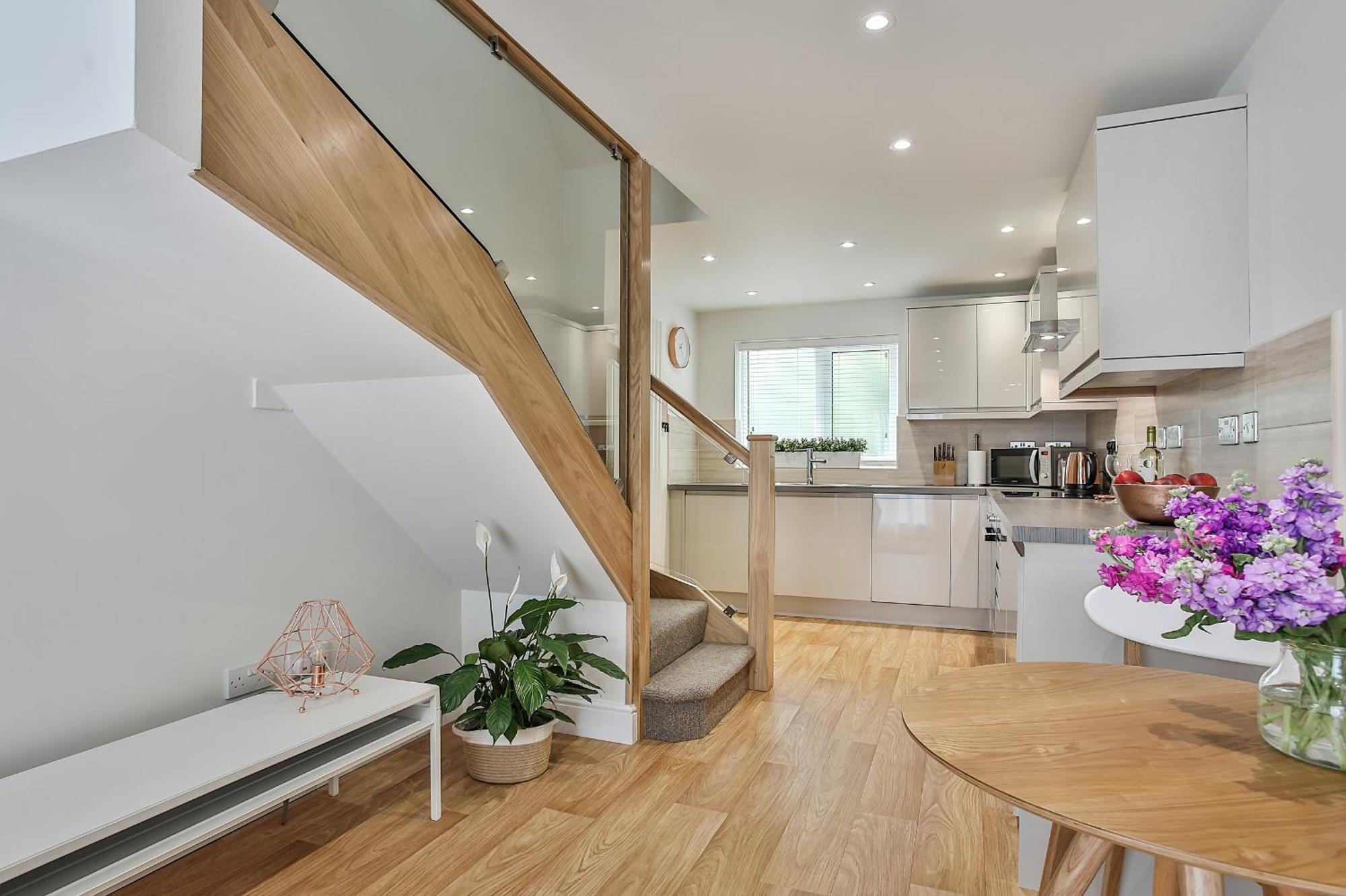 Apartment 1br Gem In Great Location *