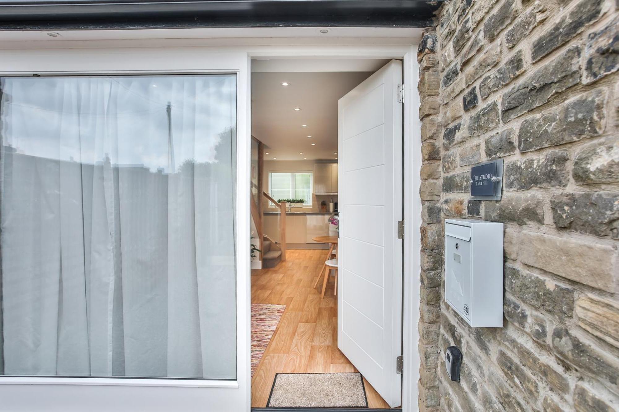 1br Gem In Great Location *