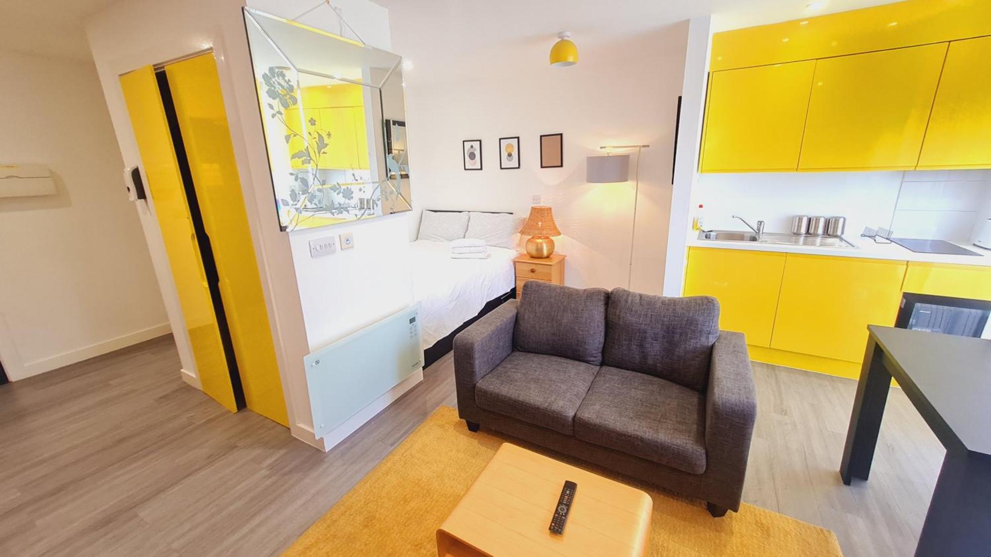 Compact Serviced Centre - Netflix, Wifi, Digital Tv *