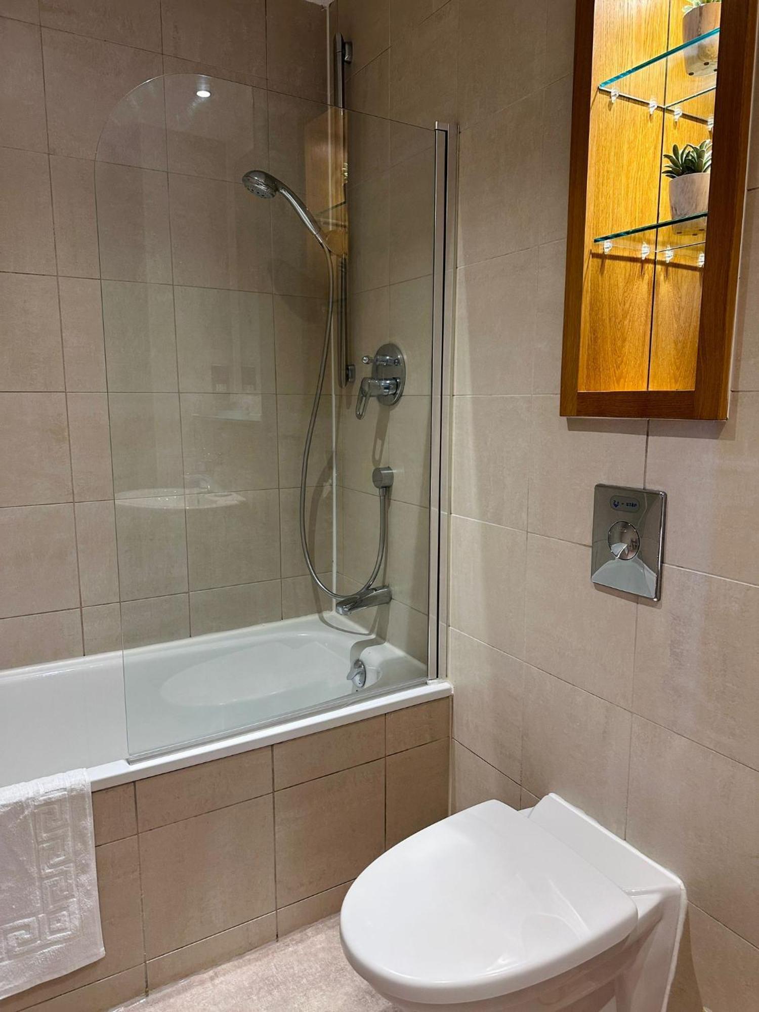 2 Bedroom Luxury Penthouse In Centre *