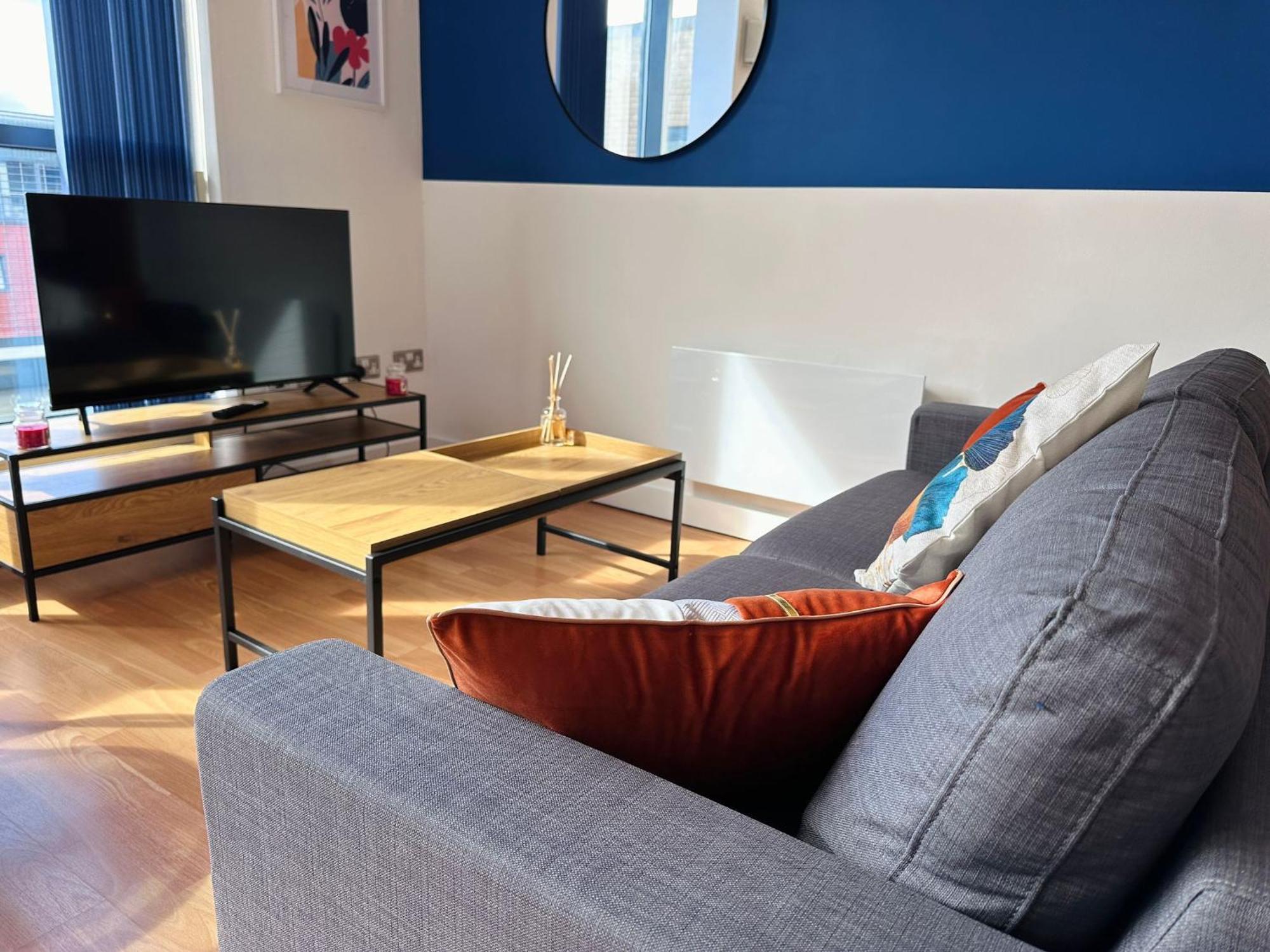 Apartment 2 Bedroom Luxury Penthouse In Centre *