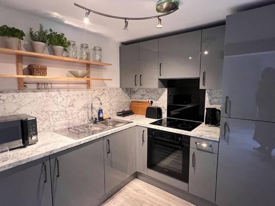 Apartment Ranmoor Serviced At Victoria Quays