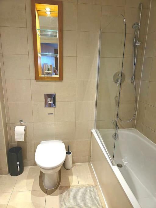 Centre 2 Bed & 2 Bath With Free Secured Parking Near And Hospital * Sheffield
