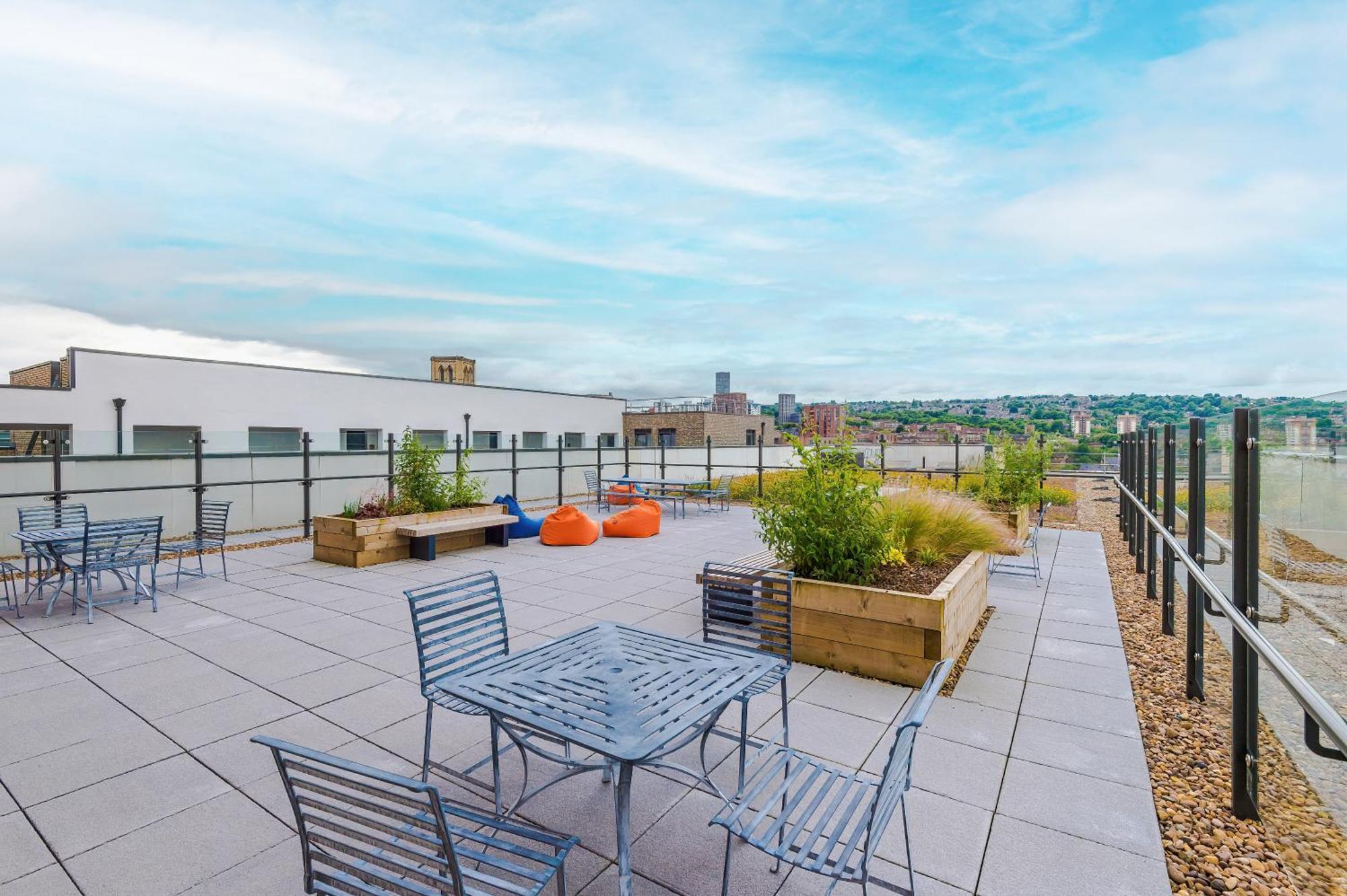Hilltop Serviced - Apartment *