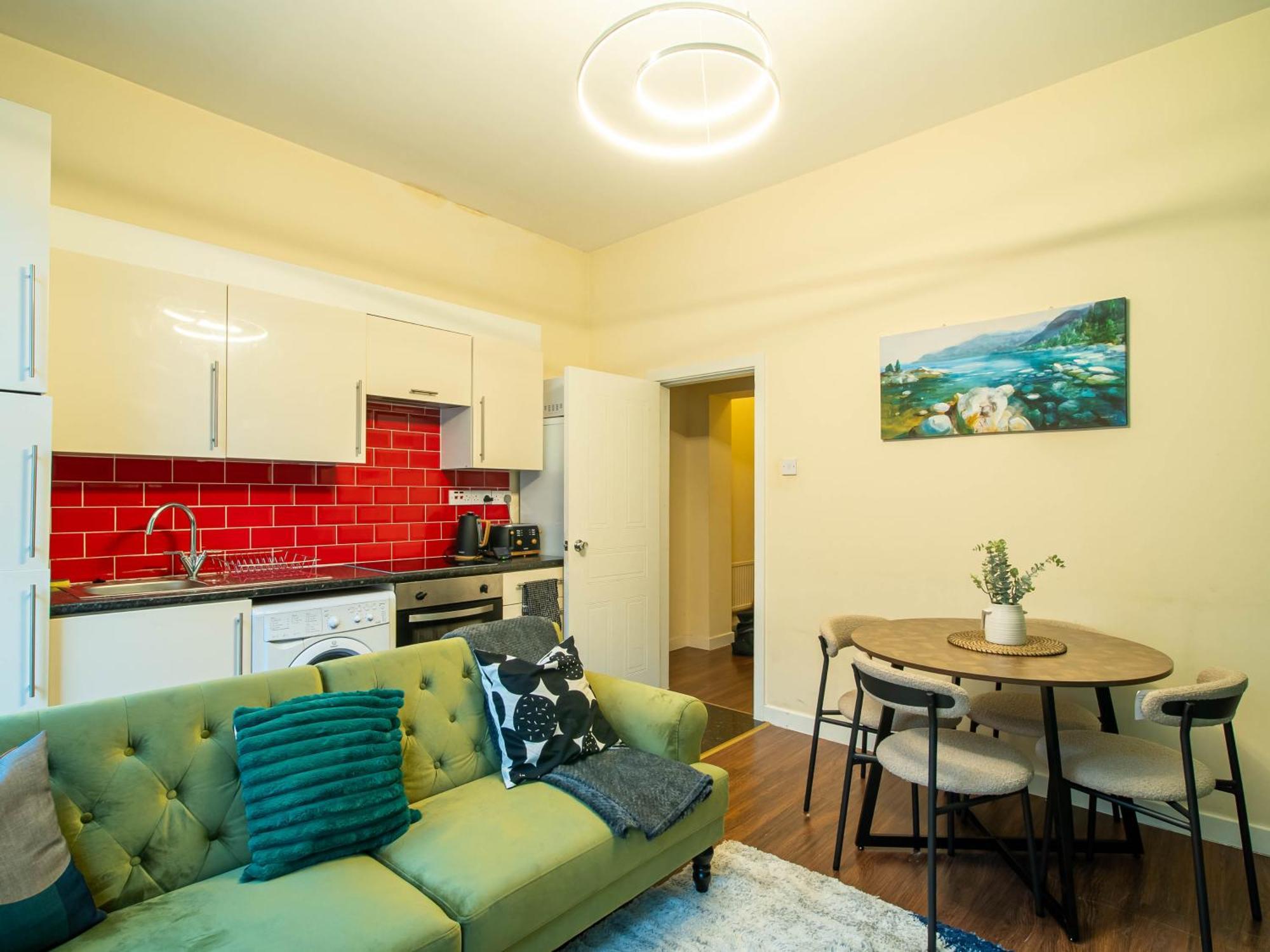 Hallam Sleek Apartment *