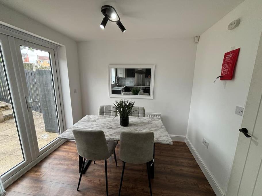Stunning With Free Secure Parking Holiday home *