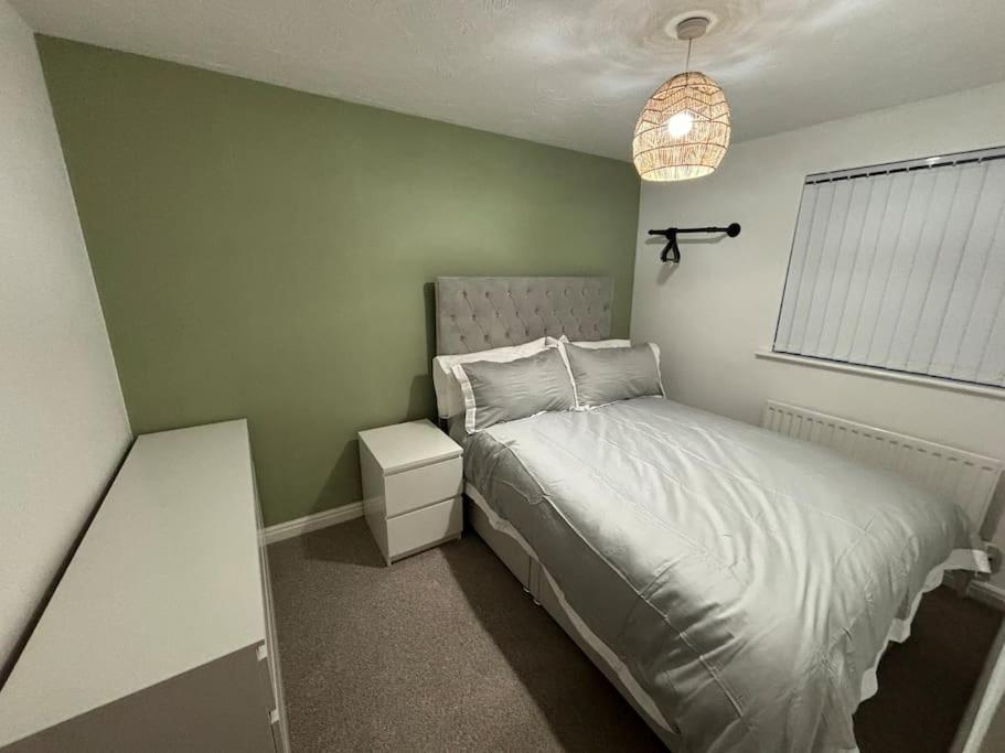 Stunning With Free Secure Parking Holiday home *