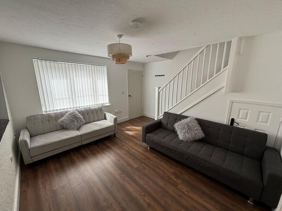 Stunning With Free Secure Parking Holiday home