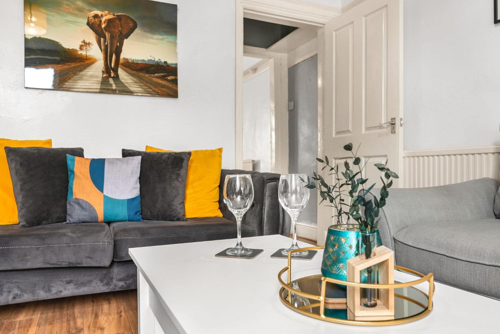 Hilltop Place Near Meadowhall * Sheffield