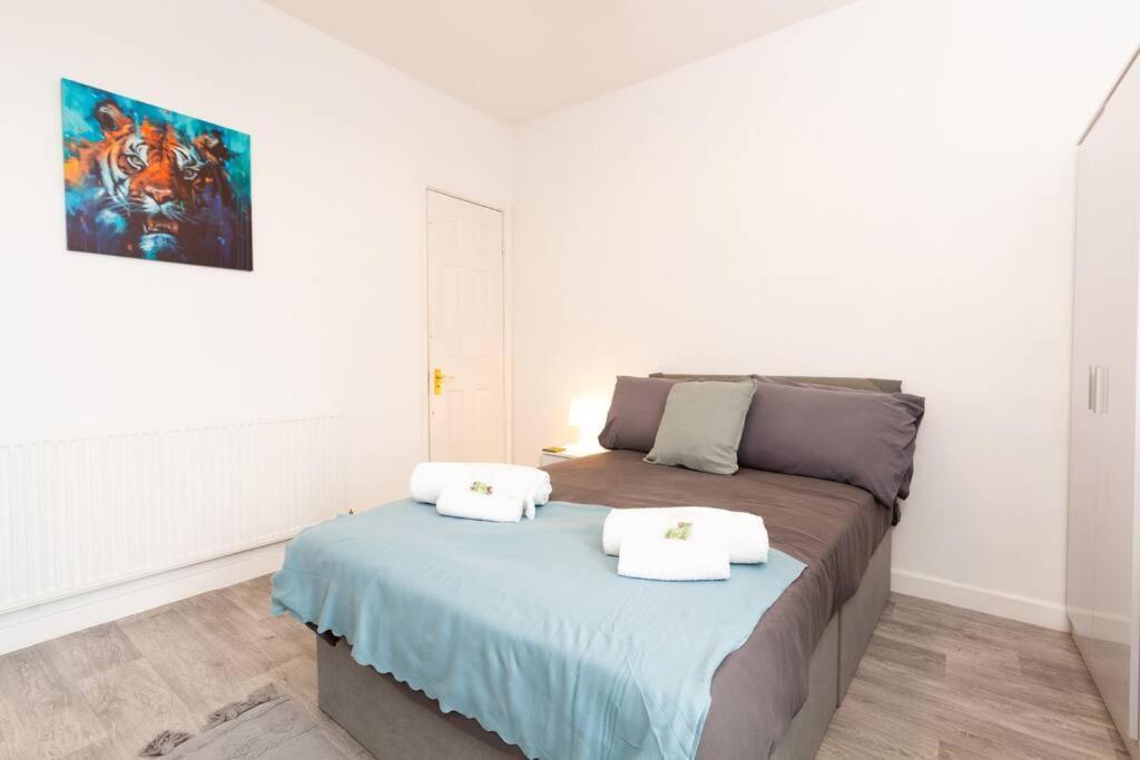 Suite 3 - Quaint Double Room In A Shared House * Sheffield