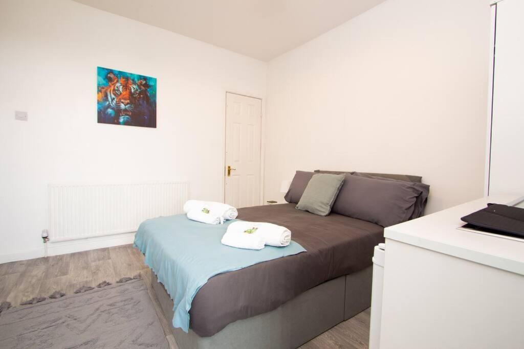 Apartment Suite 3 - Quaint Double Room In A Shared House