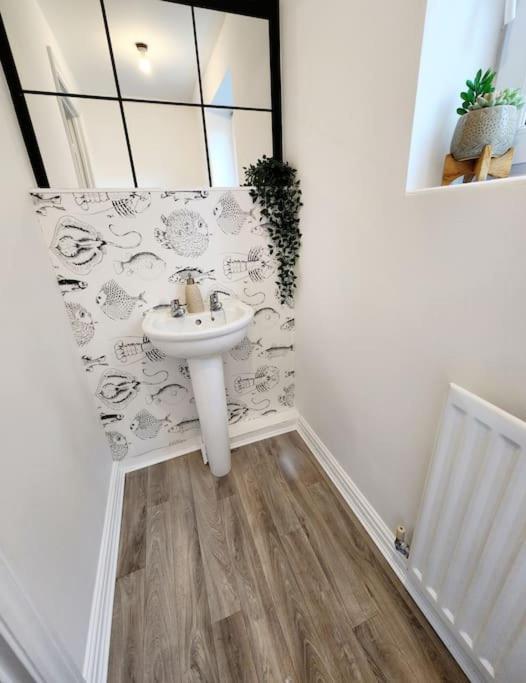 From 3 Bed,2 Bath House With Garden&parking Near Centre&tram Stop Holiday home *